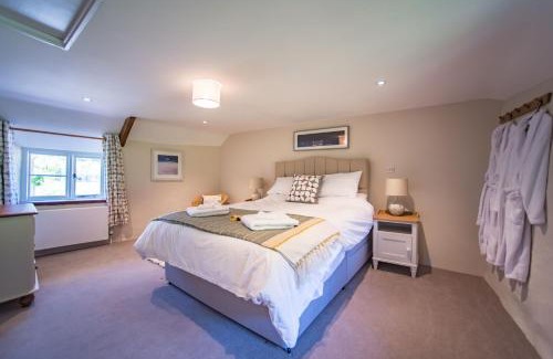 Watchet House | Pet-Friendly Middle Stolford Cottage with Hot Tub Awaits