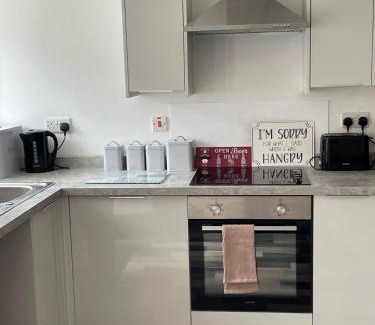 Chesterfield Apartment | Guest Rated Middlecroft: Pet & Child Friendly Retreat