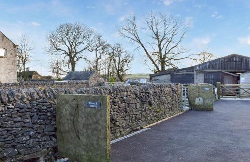 Litton House | Middlecroft: Guest Rated 9.7 - Pet & Child Friendly Retreat
