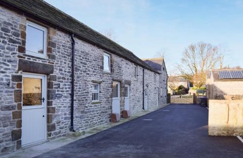 Litton House | Middlecroft: Guest Rated 9.7 - Pet & Child Friendly Retreat