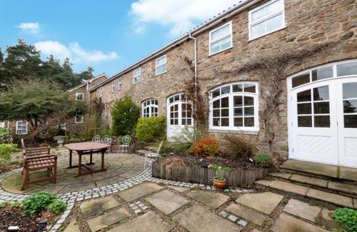 Pickering House | Experience Middlehead Cottages with Ocean Views and Hot Tub