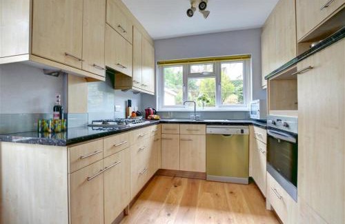 Ilkley House | Family-Friendly Retreat at Middleton View - Rated 10/10