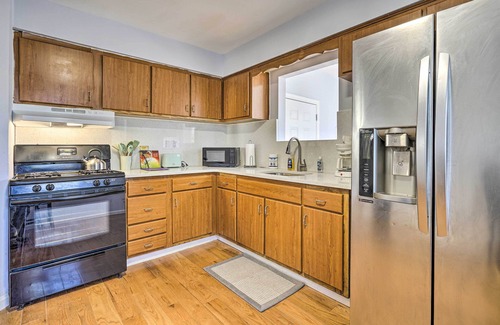 Leonardo House | Beachside Retreat in Middletown Township with Spa & Pool