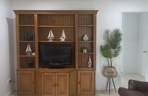 Midgeton Apartment | Oceanbreeze at Midge Point: Relaxing Oceanfront Retreat