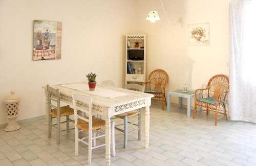 Savelletri Apartment | Cozy Midiè B&B Savelletri: Perfect for Families & Friends