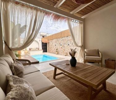 Veglie Villa | Midi Pool Villa & SPA