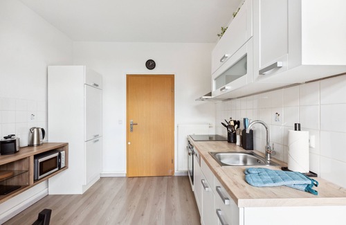 Sudenburg Apartment | Cozy Midnight Sky Retreat with Balcony and Kitchen Amenities