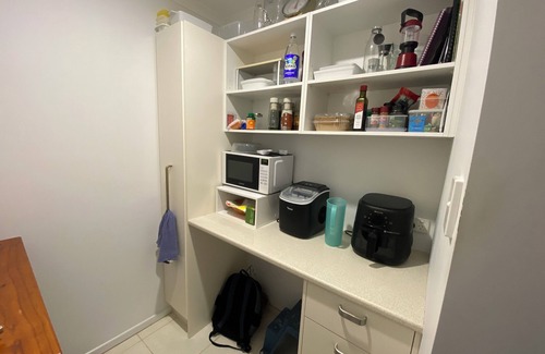 Urangan House | Midnight Splash In Urangan - Pet friendly