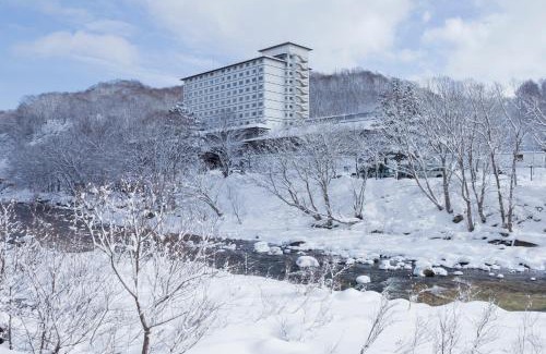 Kitayuzawa Onsen Hotel | Relax at Midorinokaze Resort Kitayuzawa with Hot Tub Access