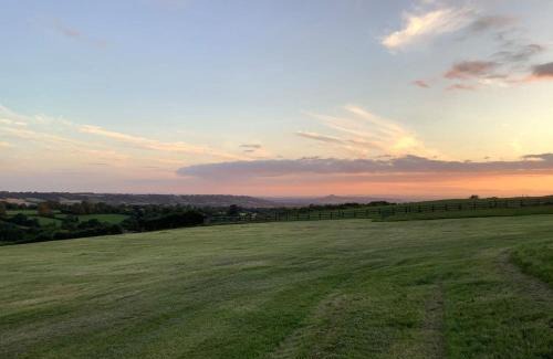 Shepton Mallet Resort | Guest Rated 10/10 at Midsomer Lodges - Family Friendly Retreat