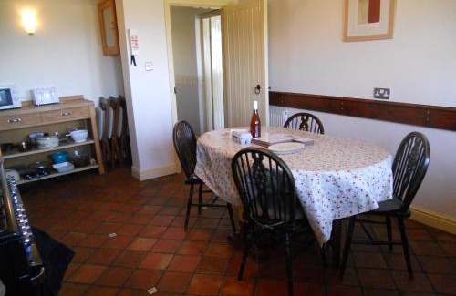 Belthorn House | Pet-Friendly Midsummer Barn with High Guest Ratings