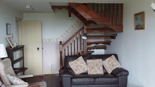 Belthorn House | Pet-Friendly Midsummer Barn with High Guest Ratings