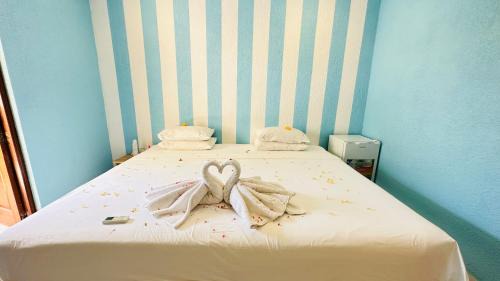 Thulusdhoo Island House | Pet-Friendly Midsummer Thulusdhoo with Ocean Views