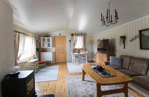 Lenvik Cabin | Discover Midt Troms Perle: Top-Rated with Hot Tub Access
