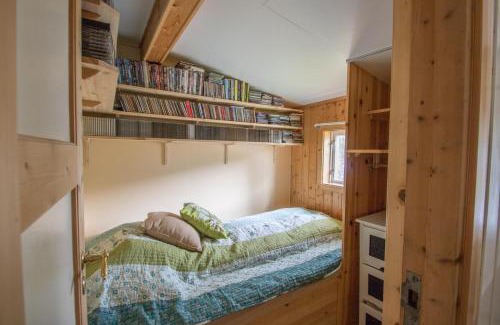 Lenvik Cabin | Discover Midt Troms Perle: Top-Rated with Hot Tub Access