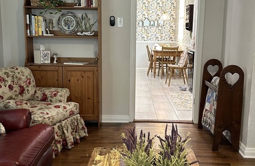 Waco House | Bright and Private Cottage Rental in Waco's Heart