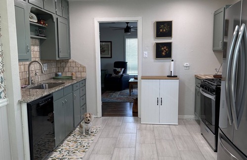 Waco House | Bright and Private Cottage Rental in Waco's Heart
