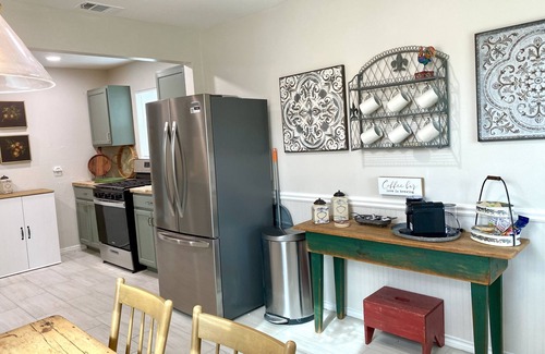 Waco House | Bright and Private Cottage Rental in Waco's Heart