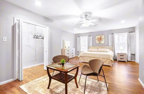 Fredericksburg House | Midterm, pet & family friendly 28 day stays