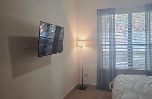 Montrose Apartment | Midtown Downtown Breeze