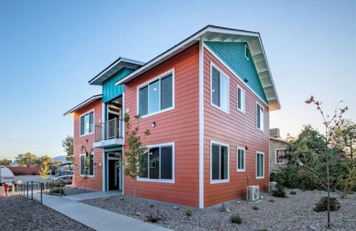 Reno Condo | Midtown Get Away: Family-Friendly Hotel with Spa Access