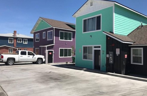Reno Condo | Midtown Get Away: Family-Friendly Hotel with Spa Access
