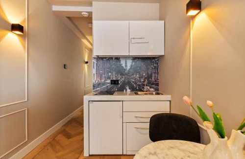 Amsterdam West Apartment | Budget-Friendly Midtown Hotel Twin Studio for Your Stay