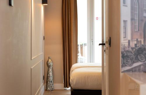 Amsterdam West Apartment | Budget-Friendly Midtown Hotel Twin Studio for Your Stay