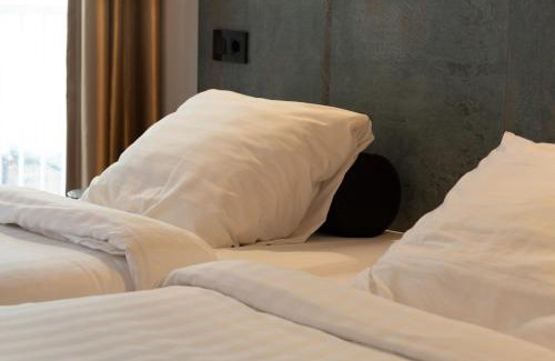 Amsterdam West Apartment | Budget-Friendly Midtown Hotel Twin Studio for Your Stay