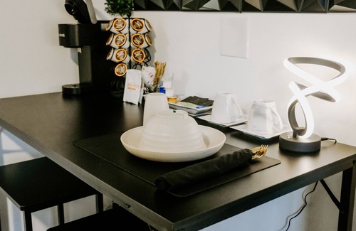 Midtown Apartment | Midtown Houston Studio with Fast Wifi and Breakfast Included