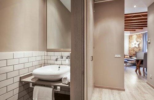Dreta de l'Eixample Apartment | Stylish Midtown Apartments by Sweett - Family-Friendly Retreat