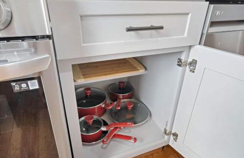 MacGregor Apartment | Ideal Midtown Retreat: Med Center & Game Day Patio BBQ