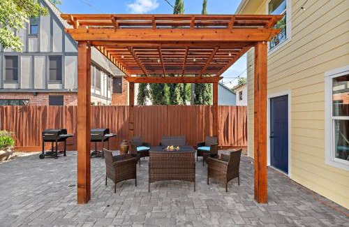 MacGregor Apartment | Ideal Midtown Retreat: Med Center & Game Day Patio BBQ