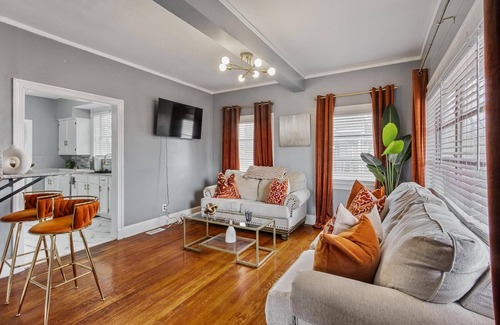 Vollintine-Evergreen House | Midtown Retreat: Pet-Friendly Escape with Private Deck