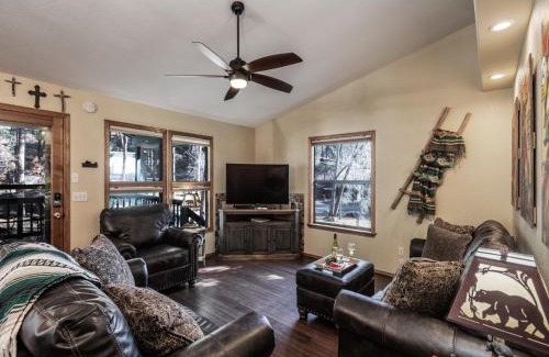 Ruidoso House | Spacious Midtown Riverfront Complex with Hot Tubs & 10 Bedrooms