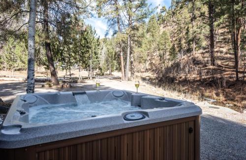 Ruidoso House | Spacious Midtown Riverfront Complex with Hot Tubs & 10 Bedrooms