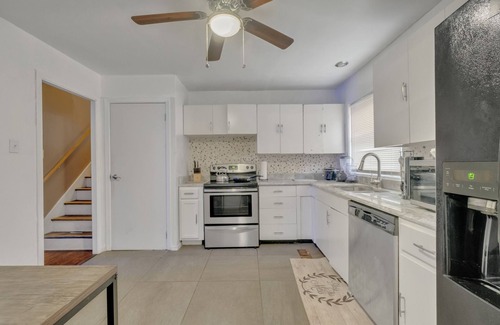 Little Rock House | Explore The Big Bamboo: Pet-Friendly Stay with Breakfast