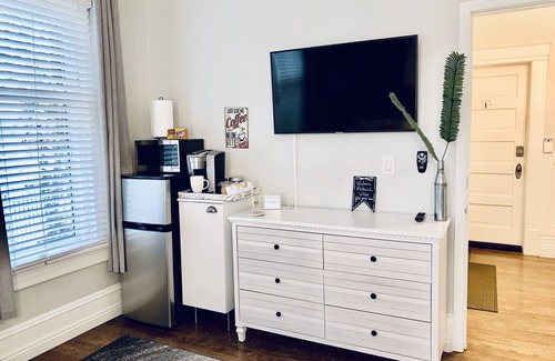 Midtown House | Historic Midtown Studio: 10/10 Rated, Pet Friendly Stay