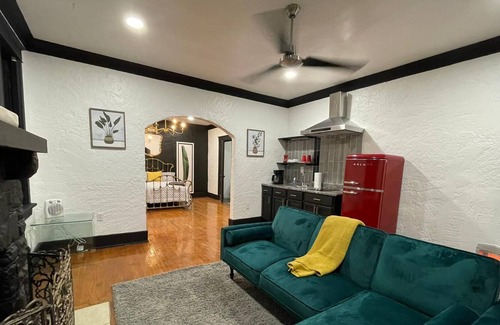 Vollintine-Evergreen Condo | Vintage Midtown Retreat with Breakfast & Family Amenities