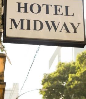 Lapa Hotel | Relaxing Retreat at Midway Motel - Breakfast Included