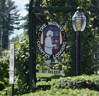 Cornish Hotel | Comfortable Midway Lodging with Family-Friendly Amenities