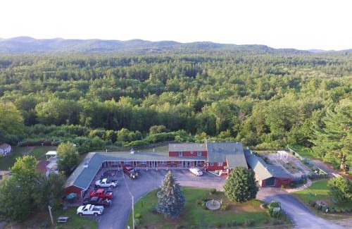 Cornish Hotel | Comfortable Midway Lodging with Family-Friendly Amenities