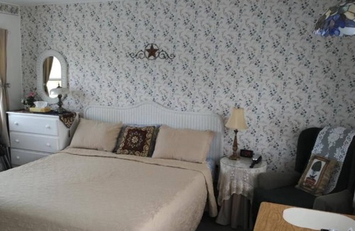 Cornish Hotel | Excellent Midway Lodging with Breakfast & Kid-Friendly Amenities