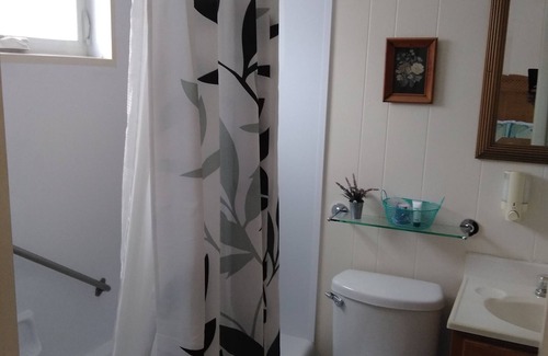 Cornish Hotel | Excellent Midway Lodging with Breakfast & Kid-Friendly Amenities