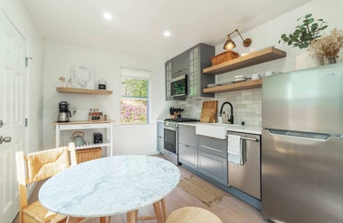 Benicia House | Guest Rated 10/10: Midway Napa & SF with Private Yard