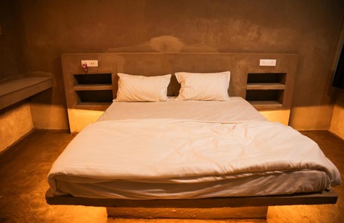 Damoh Resort | Midway Treat Sanctuary Resort & Restaurant