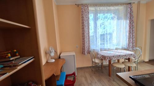Chrzanow Apartment | Family-Friendly Mieszkanko na Peryferiach - Guest Rated 9.3