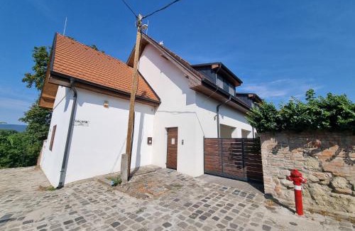 Vac House | Family-Friendly Retreat at Migazzi Vendégház