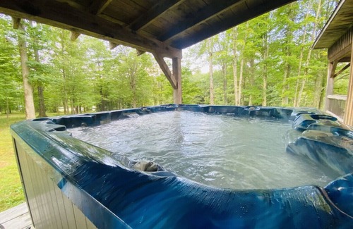 Ulster Cabin | Idyllic Mighty Oak Retreat with Lake Views & Breakfast