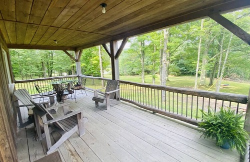 Ulster Cabin | Idyllic Mighty Oak Retreat with Lake Views & Breakfast